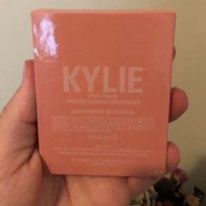 Kylie Cosmetics Strawberry Shortcake Highlighter